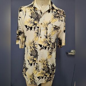 Puritan Black and Cream Pineapple Print Shirt Small 100% RAYON Short Sleeve